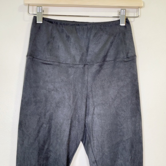 ARITZIA | FAUX SUEDE LEATHER LEGGING - Picture 3 of 9